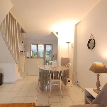 330 Carnot 8 - Plein Centre-village